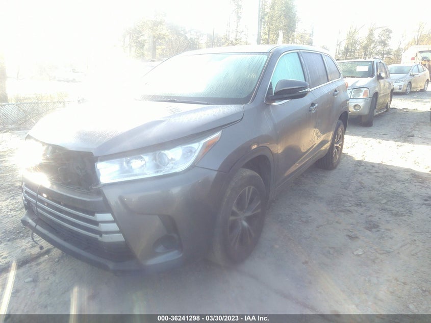VIN 5TDZARFH2JS040553 2018 TOYOTA HIGHLANDER LE