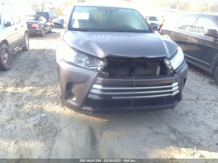 VIN 5TDZARFH2JS040553 2018 TOYOTA HIGHLANDER LE