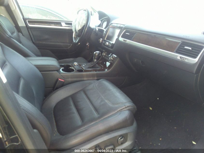 2014 VOLKSWAGEN TOUAREG EXEC WVGEF9BP3ED012173