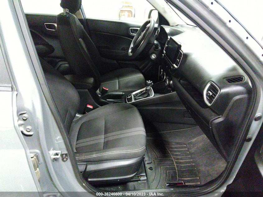 VIN KMHRC8A39LU016227 2020 HYUNDAI VENUE SEL