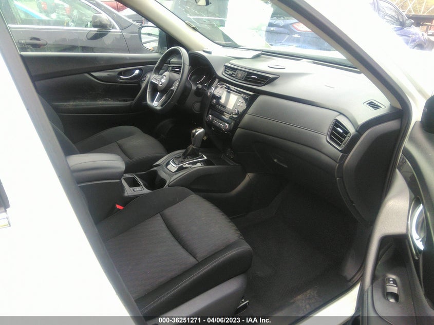 VIN KNMAT2MT4HP509748 2017 NISSAN ROGUE SV