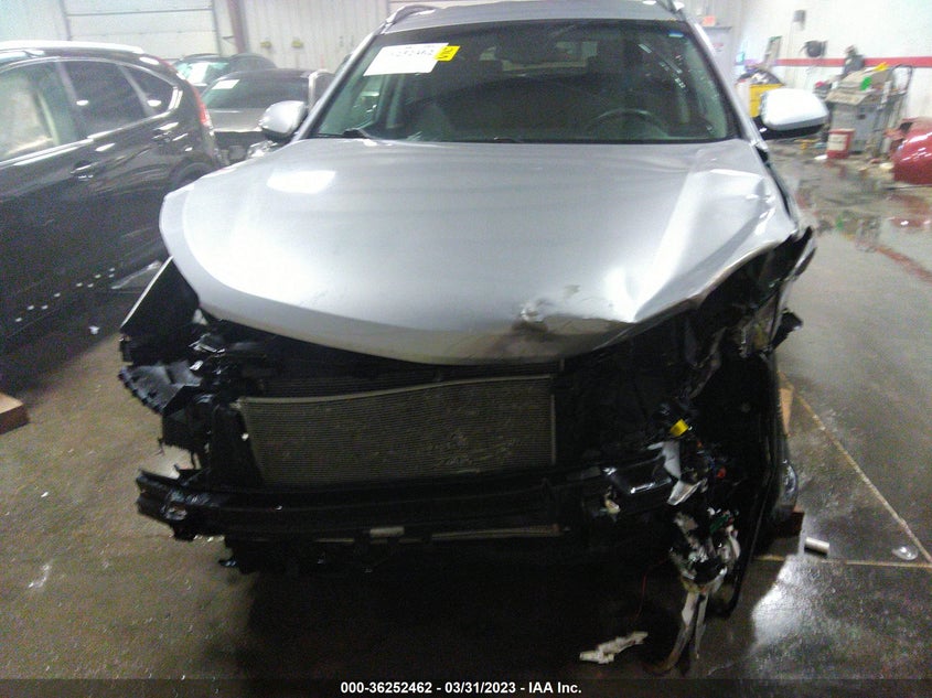 VIN KM8SMDHF5HU207237 2017 HYUNDAI SANTA FE SE