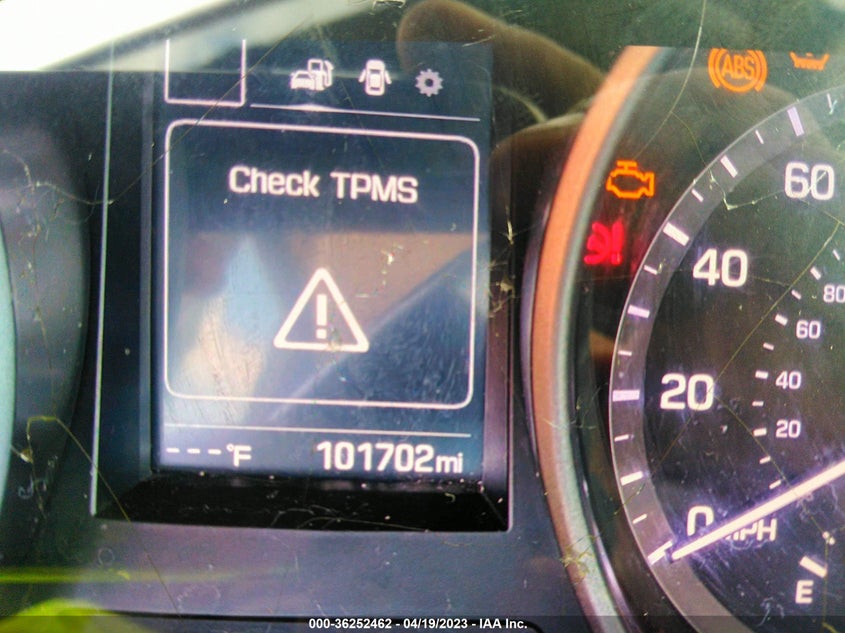 VIN KM8SMDHF5HU207237 2017 HYUNDAI SANTA FE SE