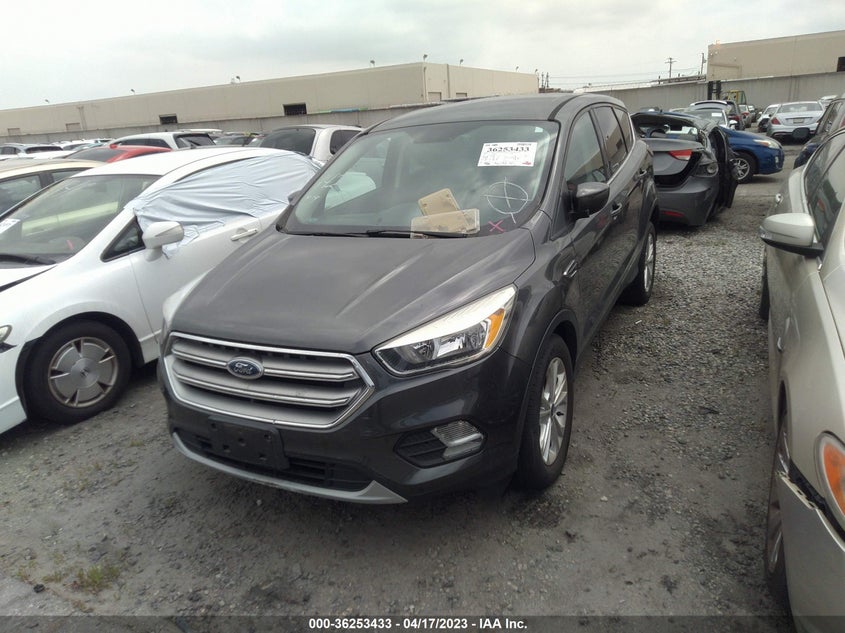 VIN 1FMCU0GD2HUC02137 2017 FORD ESCAPE SE