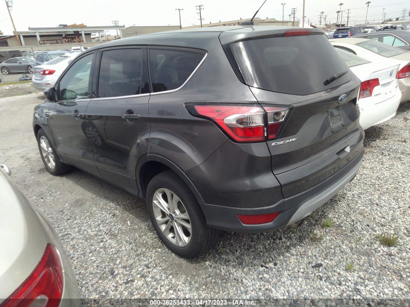VIN 1FMCU0GD2HUC02137 2017 FORD ESCAPE SE