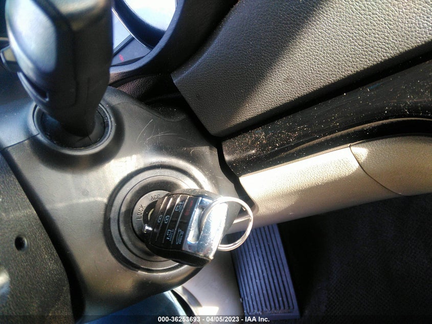 VIN KNDMB5C15H6243812 2017 KIA SEDONA LX