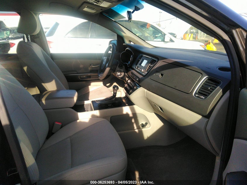 VIN KNDMB5C15H6243812 2017 KIA SEDONA LX