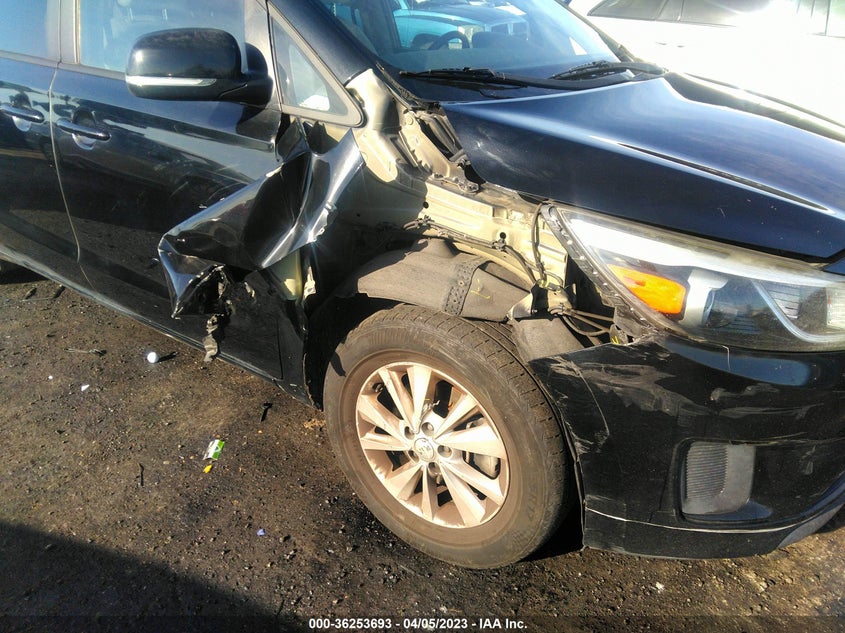 VIN KNDMB5C15H6243812 2017 KIA SEDONA LX
