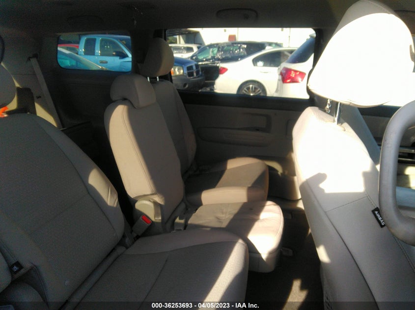 VIN KNDMB5C15H6243812 2017 KIA SEDONA LX