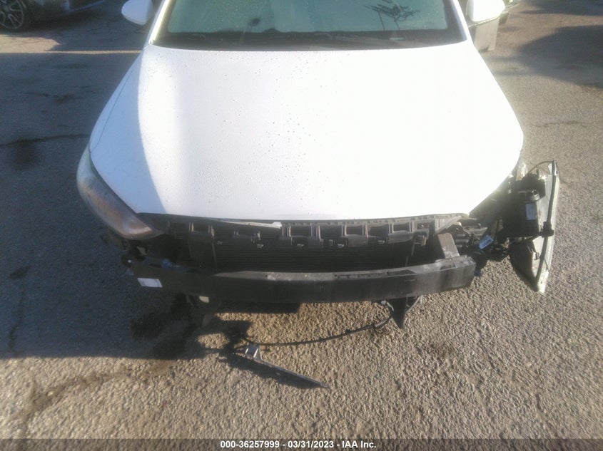 VIN 5NPD74LF4HH102601 2017 HYUNDAI ELANTRA SE