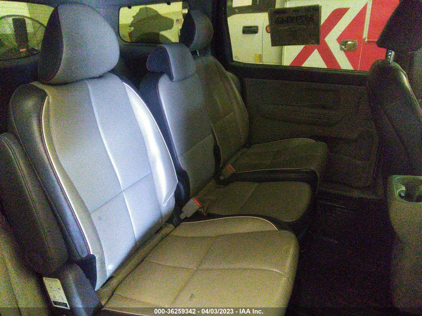 VIN KNDMB5C18H6268672 2017 KIA SEDONA LX