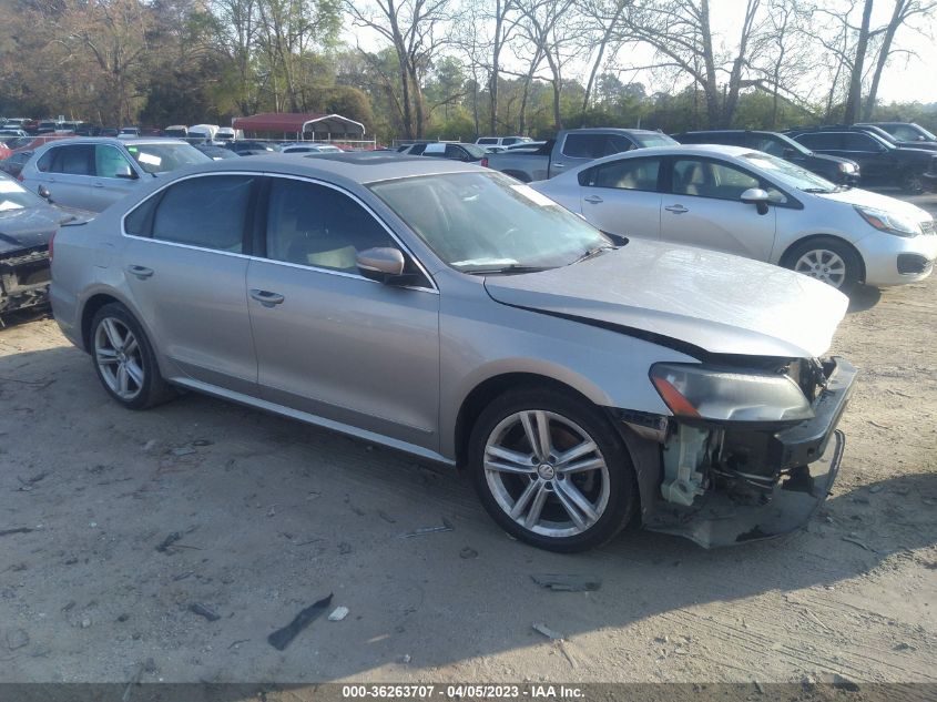 2014 VOLKSWAGEN PASSAT TDI SE W/SUNROOF & NAV - 1VWBN7A38EC031978