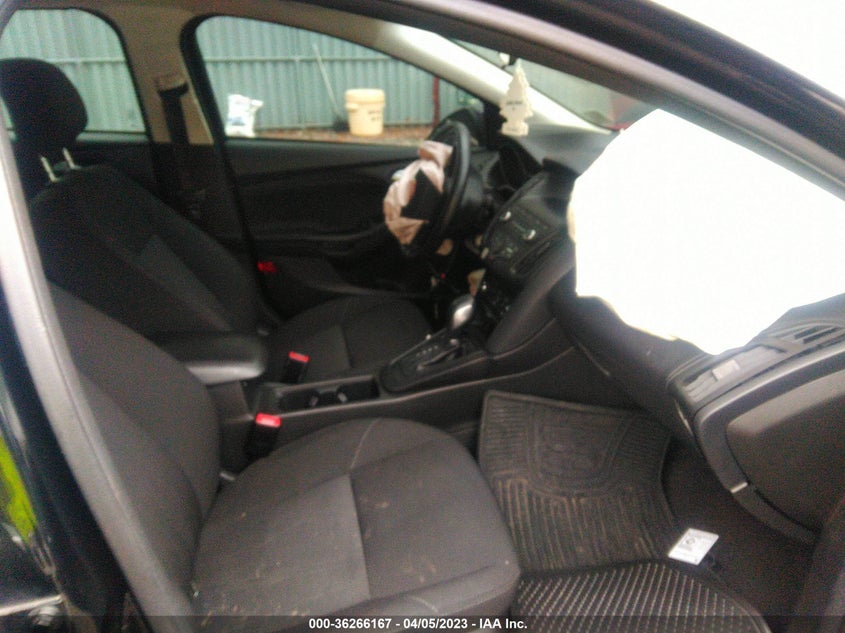 VIN 1FADP3F22JL200326 2018 FORD FOCUS SE