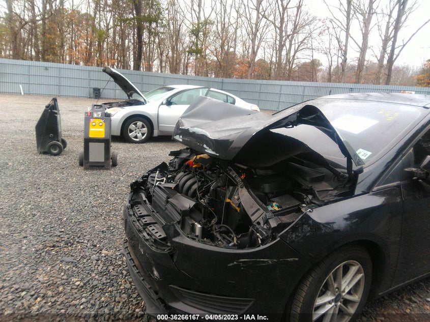 VIN 1FADP3F22JL200326 2018 FORD FOCUS SE