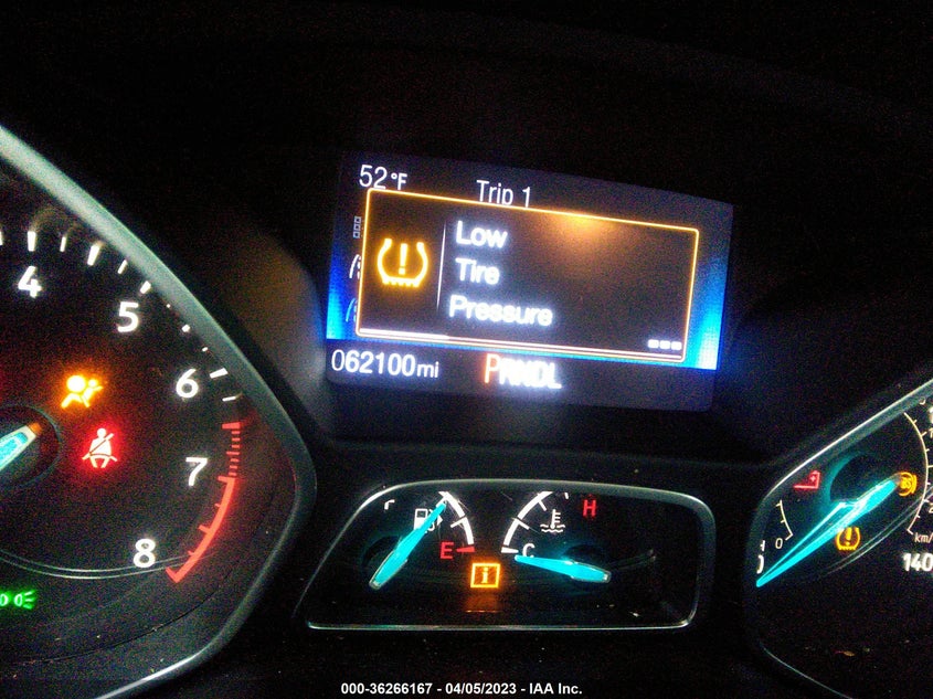 VIN 1FADP3F22JL200326 2018 FORD FOCUS SE