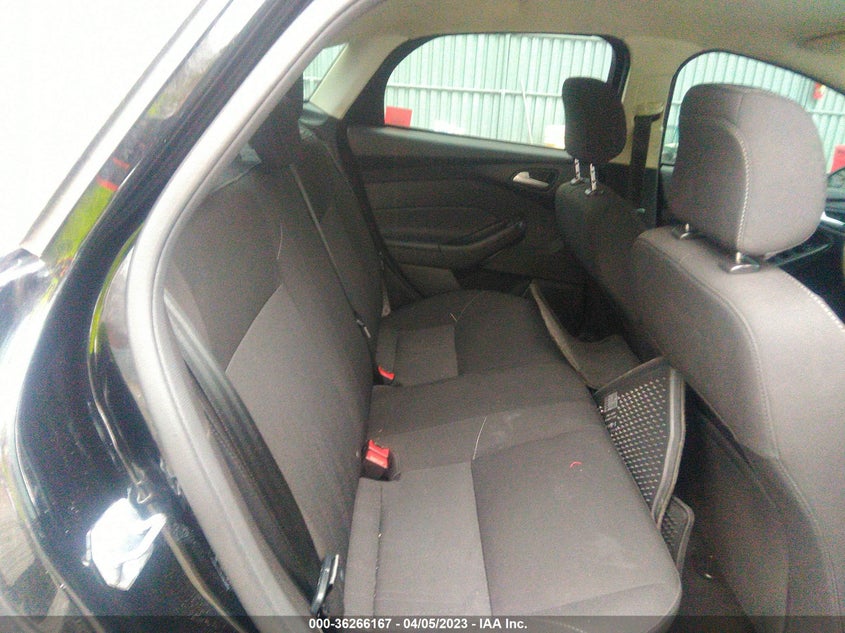 VIN 1FADP3F22JL200326 2018 FORD FOCUS SE