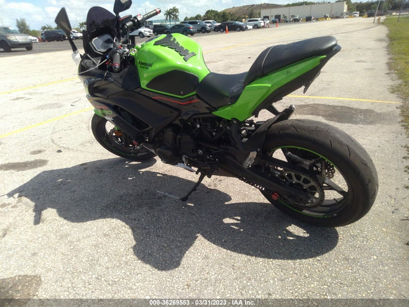 VIN ML5EXEM17NDA49579 2022 KAWASAKI EX650 M