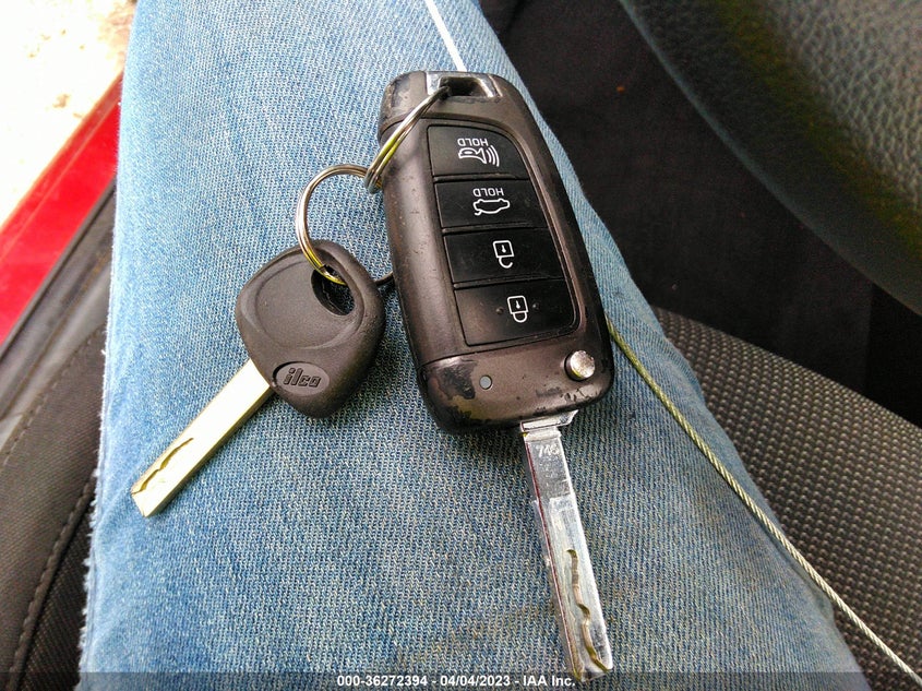 VIN 3KPC24A3XKE054231 2019 HYUNDAI ACCENT SE