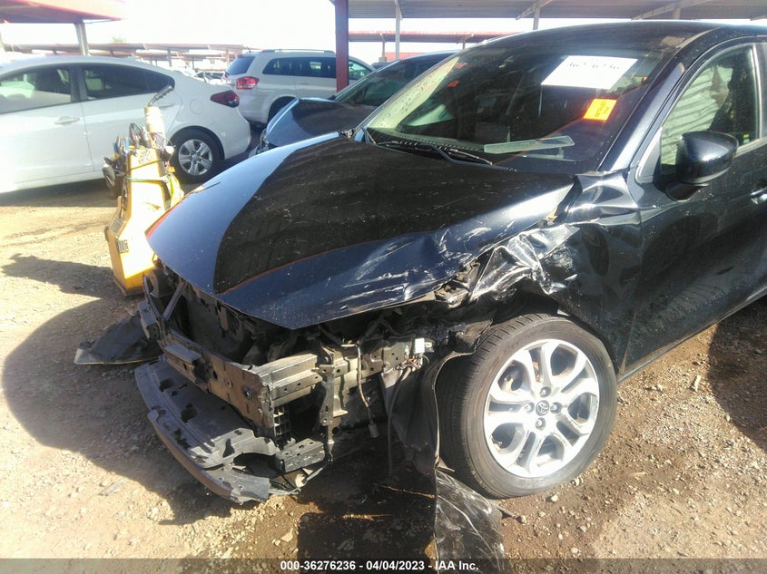 VIN 3MYDLBYV3JY308082 2018 TOYOTA YARIS IA