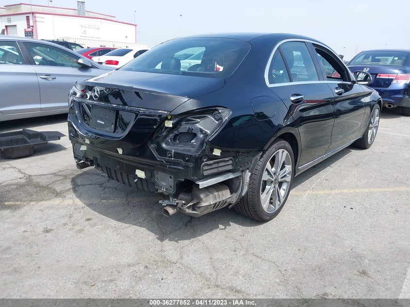 VIN 55SWF4JB8JU242195 2018 MERCEDES-BENZ C-CLASS C 300