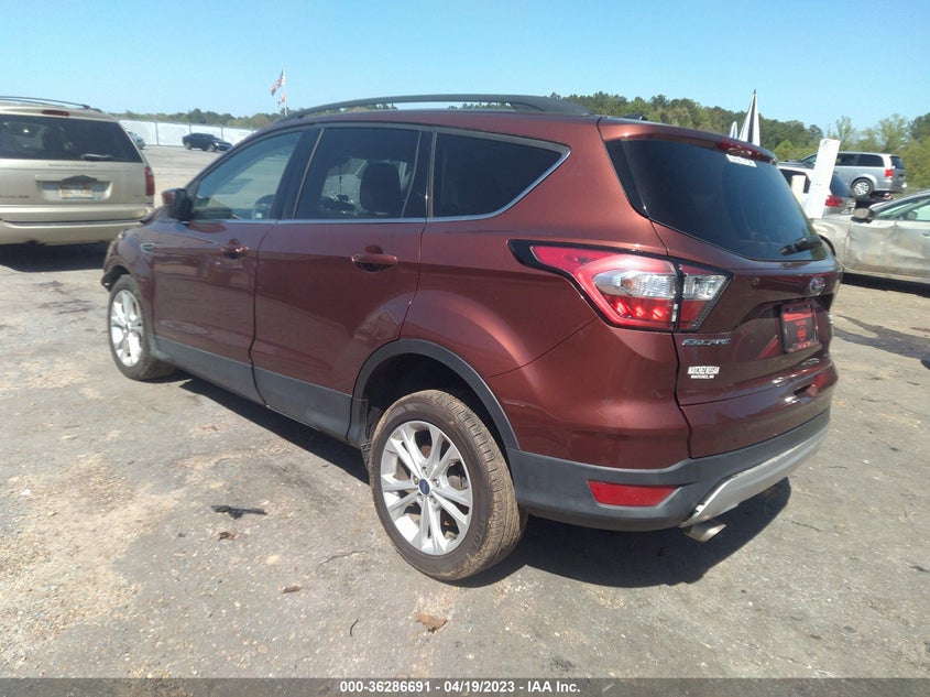 VIN 1FMCU9GD2JUB60109 2018 FORD ESCAPE SE