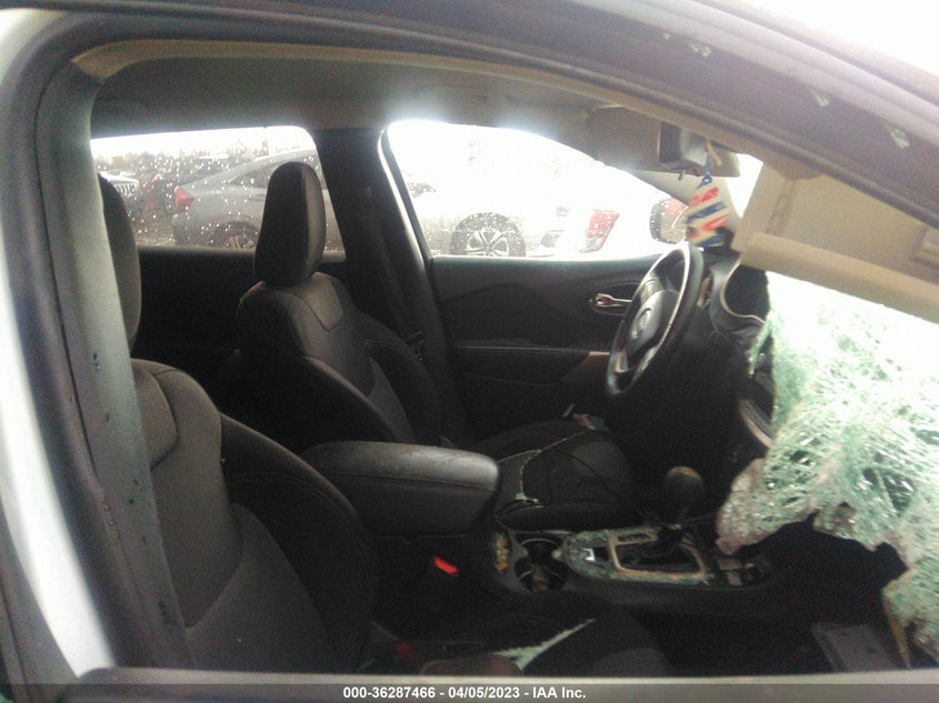 VIN 1C4PJLAB5HW643370 2017 JEEP CHEROKEE SPORT