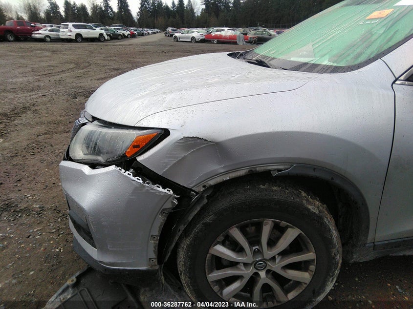 VIN KNMAT2MT6JP569424 2018 NISSAN ROGUE SV