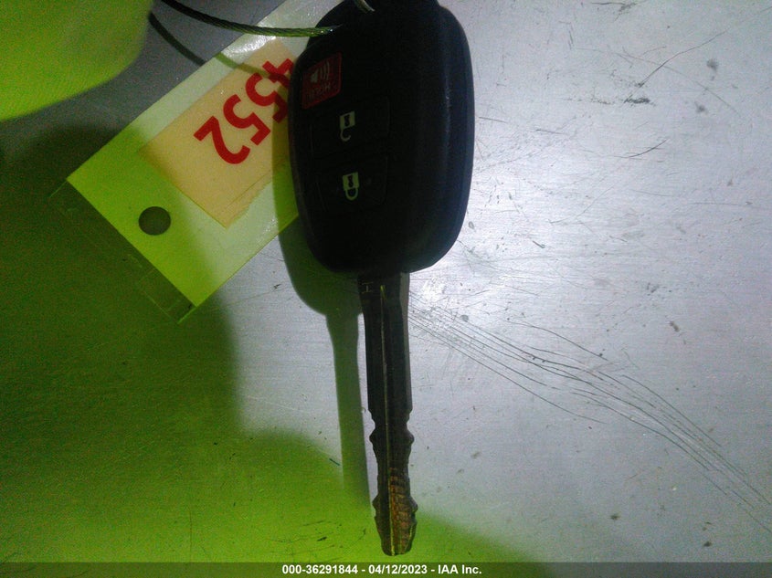 VIN 3TYAX5GN8NT063998 2022 TOYOTA TACOMA 2WD SR/SR5