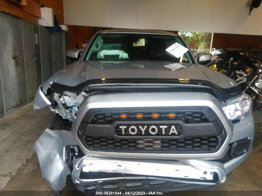 VIN 3TYAX5GN8NT063998 2022 TOYOTA TACOMA 2WD SR/SR5