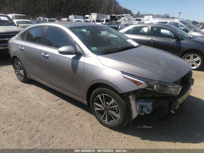 3KPF24AD5NE493959 Kia Forte LXS