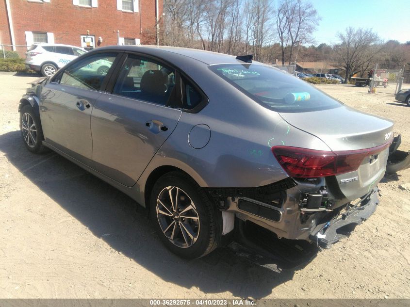 3KPF24AD5NE493959 Kia Forte LXS 3