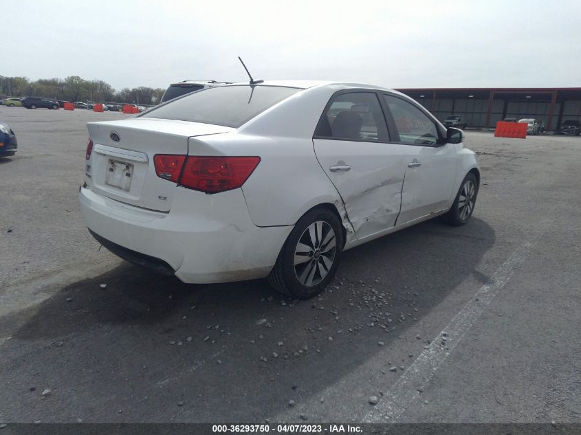 VIN KNAFU4A21D5684181 2013 KIA FORTE no.4