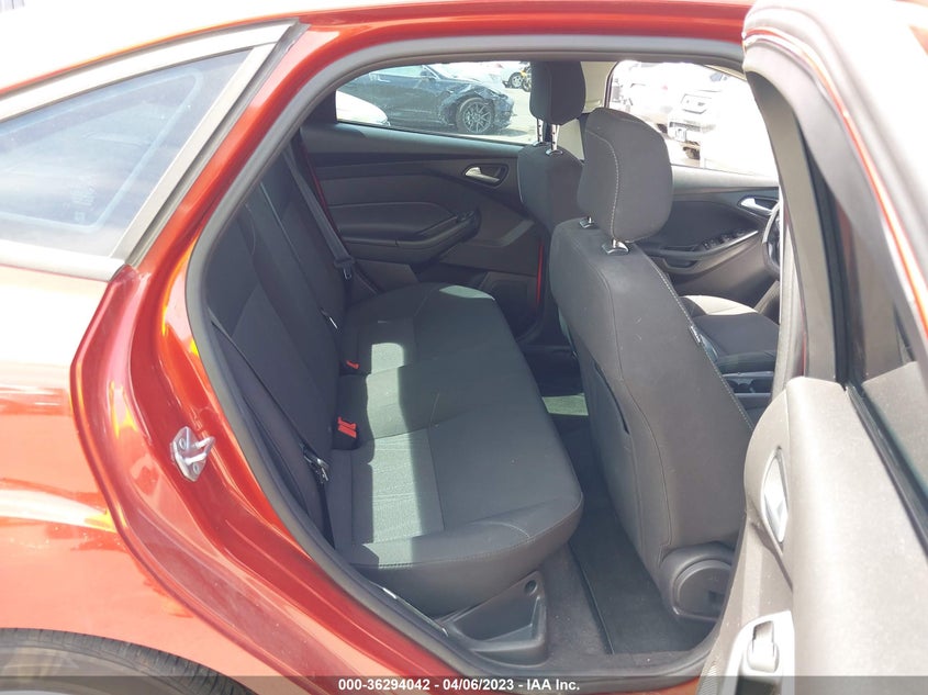VIN 1FADP3FE1JL293463 2018 FORD FOCUS SE