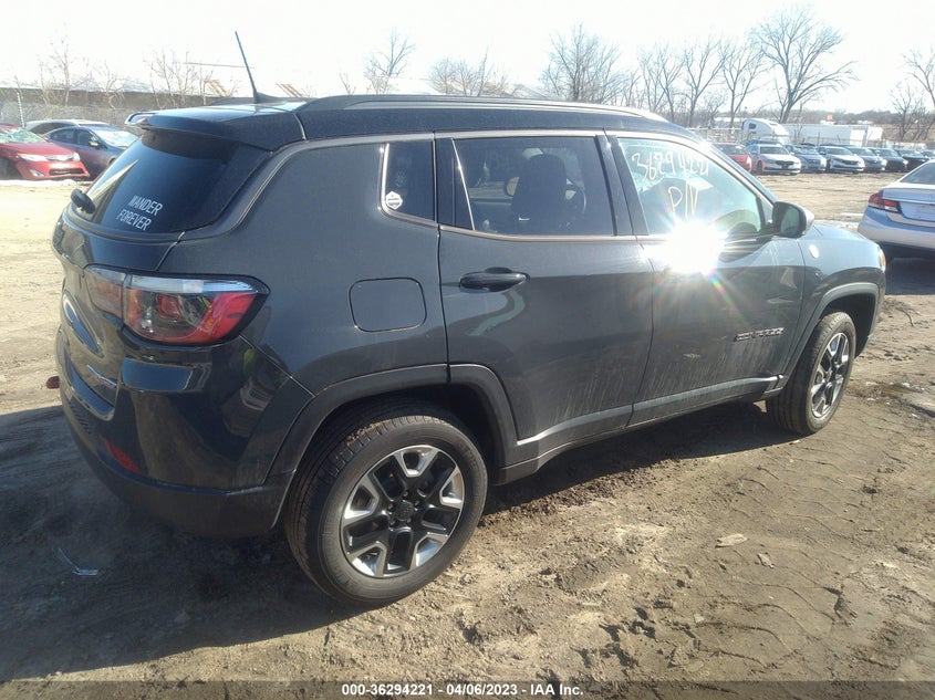 VIN 3C4NJDDB2JT334668 2018 JEEP COMPASS TRAILHAWK