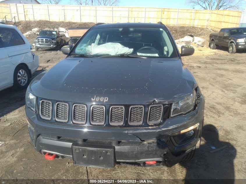 VIN 3C4NJDDB2JT334668 2018 JEEP COMPASS TRAILHAWK