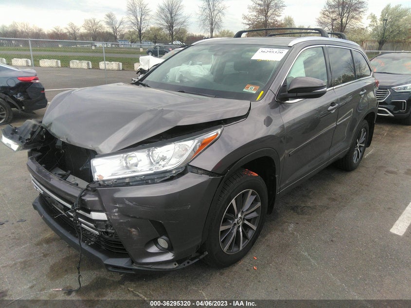 VIN 5TDJZRFH2JS487969 2018 TOYOTA HIGHLANDER SE/XLE