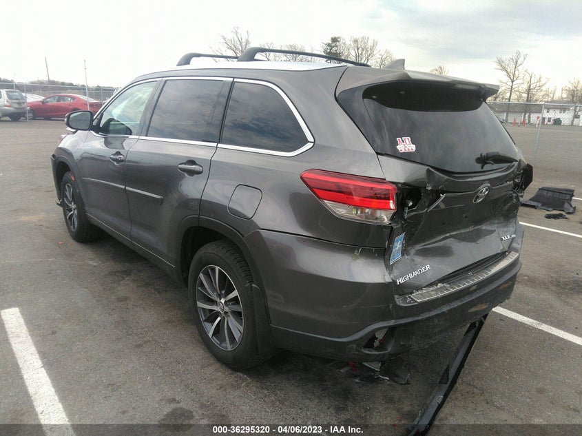 VIN 5TDJZRFH2JS487969 2018 TOYOTA HIGHLANDER SE/XLE