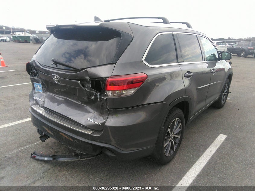 VIN 5TDJZRFH2JS487969 2018 TOYOTA HIGHLANDER SE/XLE