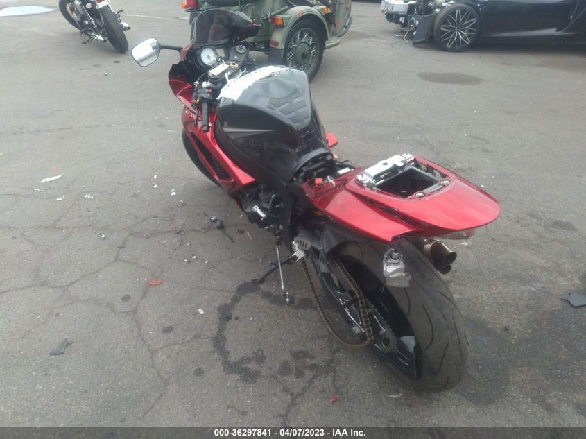 2007 SUZUKI GSX-R750 - JS1GR7KA772111673