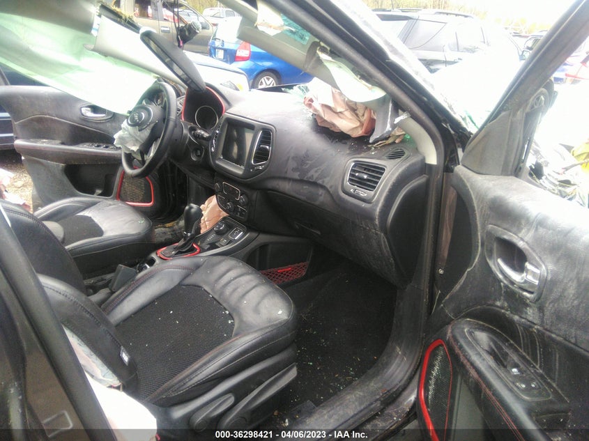 VIN 3C4NJDDB7KT595151 2019 JEEP COMPASS TRAILHAWK