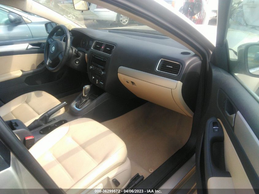 2013 VOLKSWAGEN JETTA SEDAN SE W/CONVENIENCE - 3VWDX7AJ0DM221806