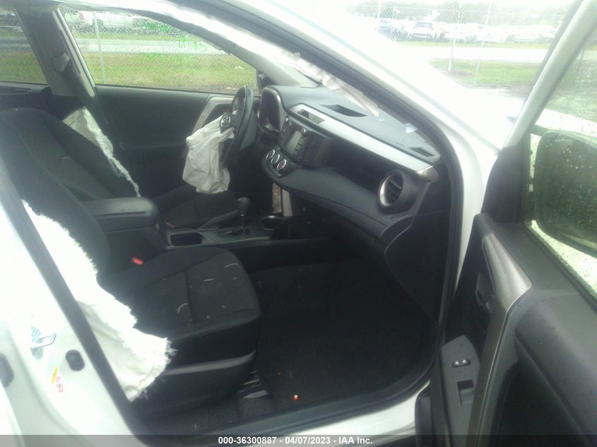 VIN JTMBFREV3HJ714386 2017 TOYOTA RAV4 LE