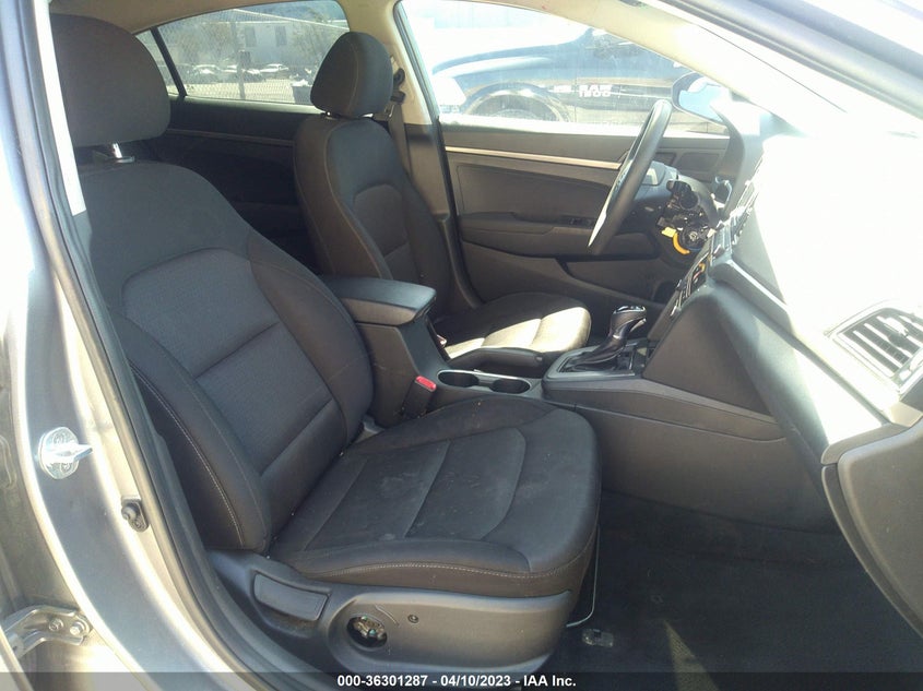 VIN 5NPD74LF4JH317045 2018 HYUNDAI ELANTRA SE
