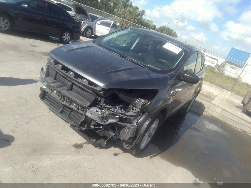 VIN 1FMCU0GD7KUB13039 2019 FORD ESCAPE SE