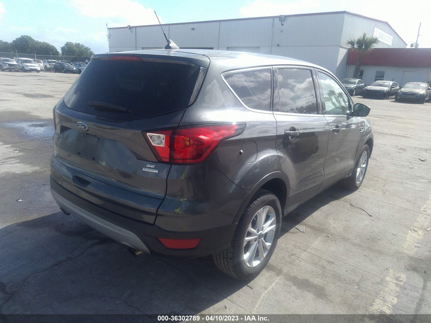 VIN 1FMCU0GD7KUB13039 2019 FORD ESCAPE SE