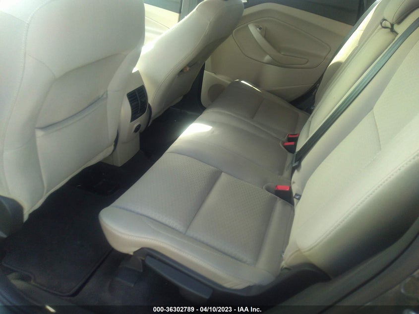 VIN 1FMCU0GD7KUB13039 2019 FORD ESCAPE SE