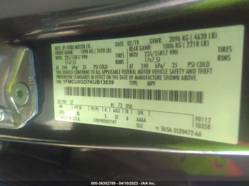VIN 1FMCU0GD7KUB13039 2019 FORD ESCAPE SE