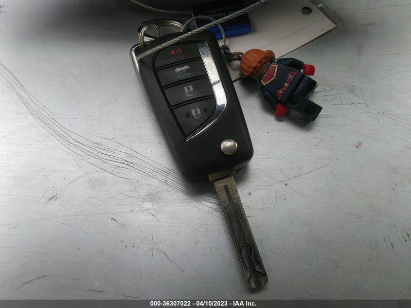 VIN 5YFEPRAE7LP124020 2020 TOYOTA COROLLA LE