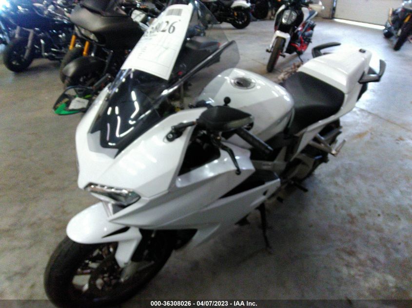 2014 HONDA VFR800 F JH2RC7915EK000095