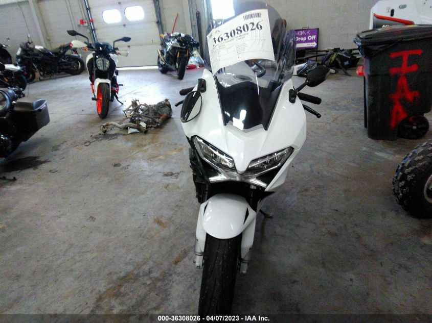 2014 HONDA VFR800 F JH2RC7915EK000095